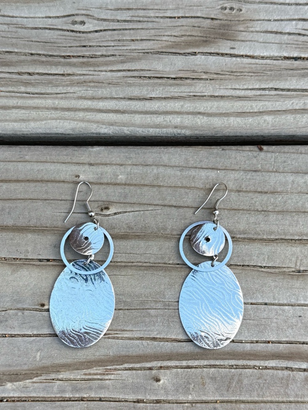 Bundle 3 for 50% off 1980s Silver Tone Textured Lightweight Dangle Earrings